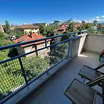 Lovely Spacious 3Br Just Outside Of City Centre
