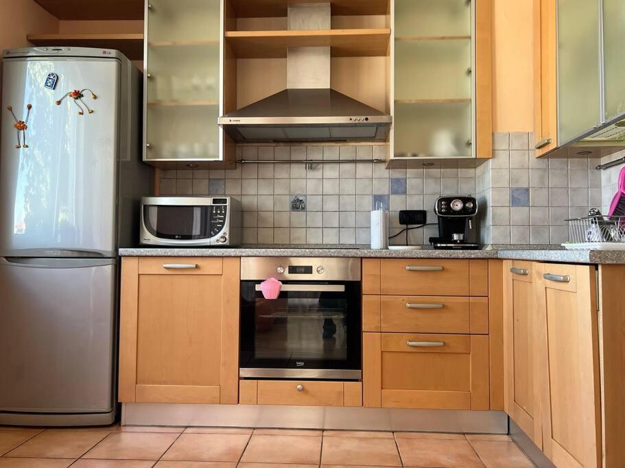 Apartment Lovely Spacious 3br Just Outside Of Centre