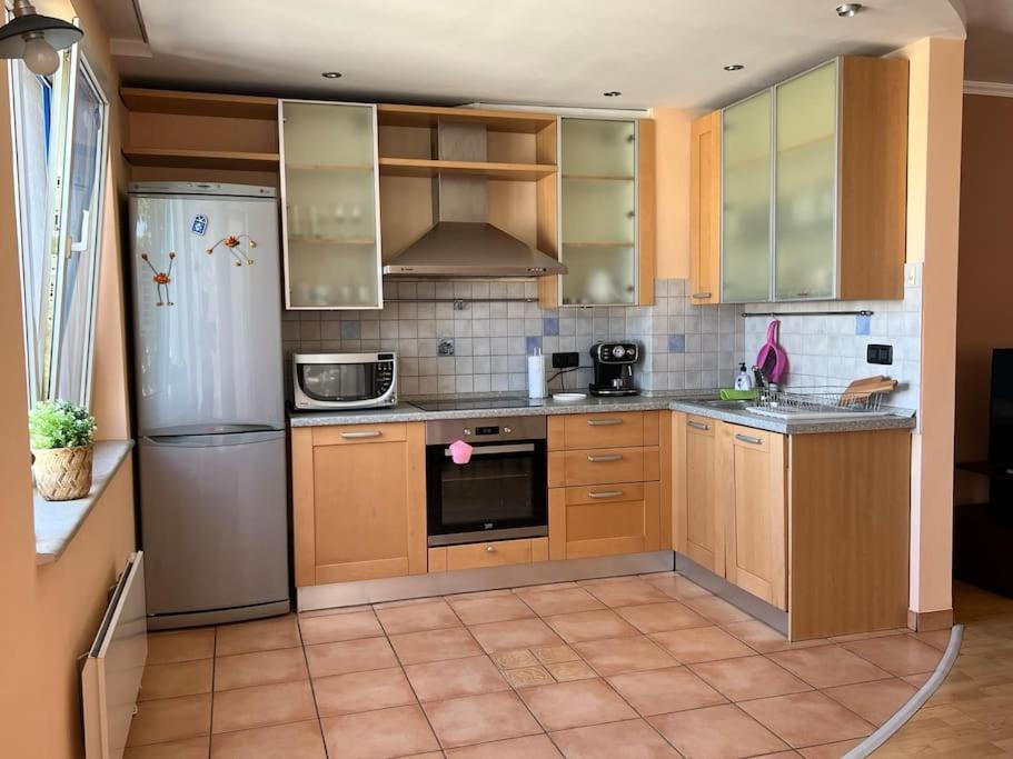 Lovely Spacious 3br Just Outside Of Centre Sofia